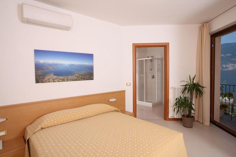 June Stay Lake Garda Brenzone sul Garda Exterior photo
