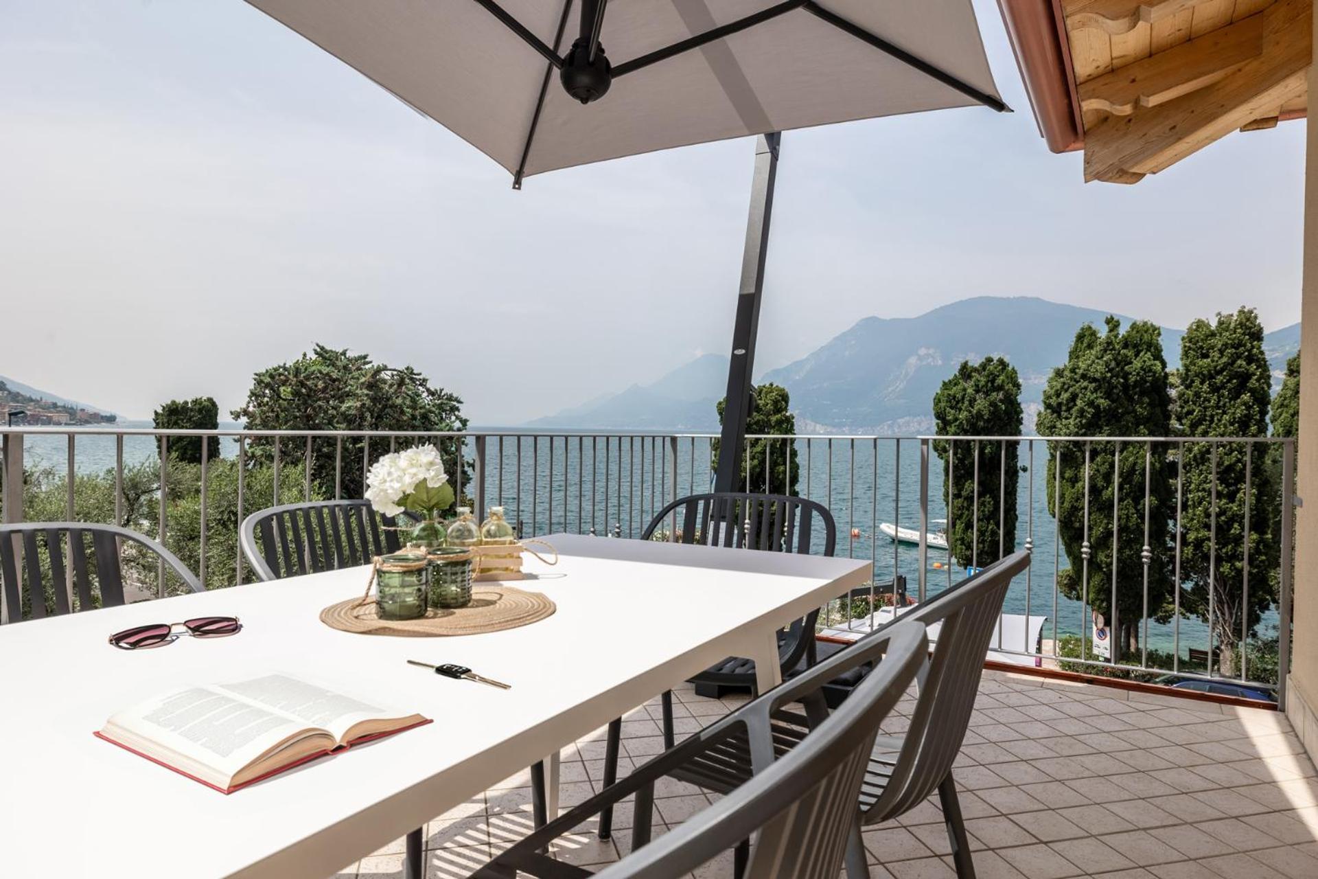 June Stay Lake Garda Brenzone sul Garda Exterior photo