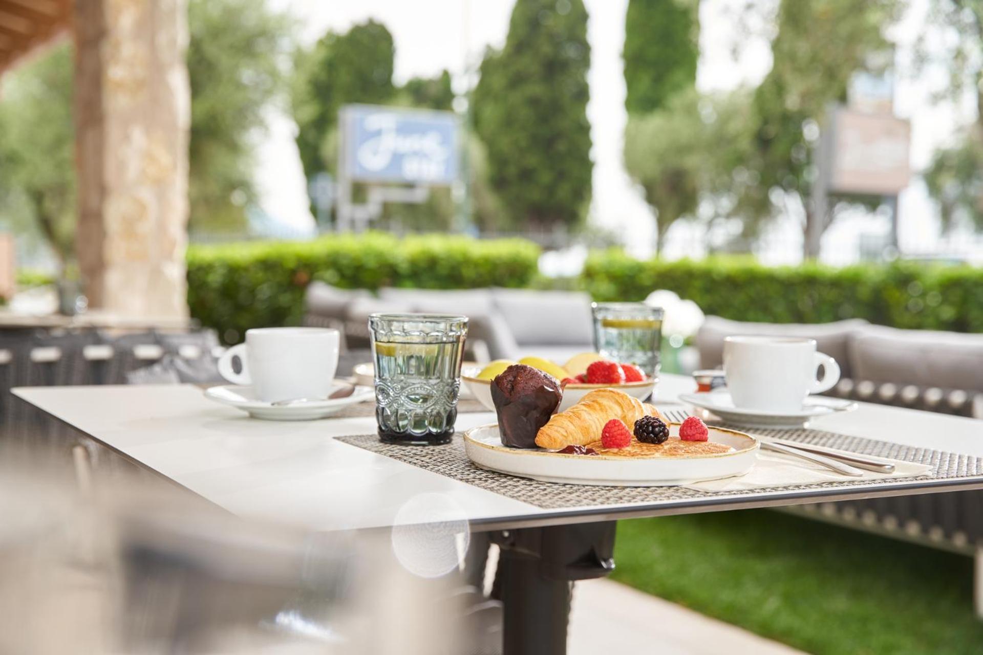 June Stay Lake Garda Brenzone sul Garda Exterior photo