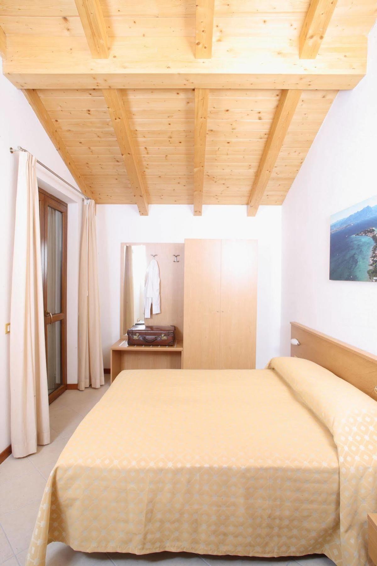June Stay Lake Garda Brenzone sul Garda Exterior photo