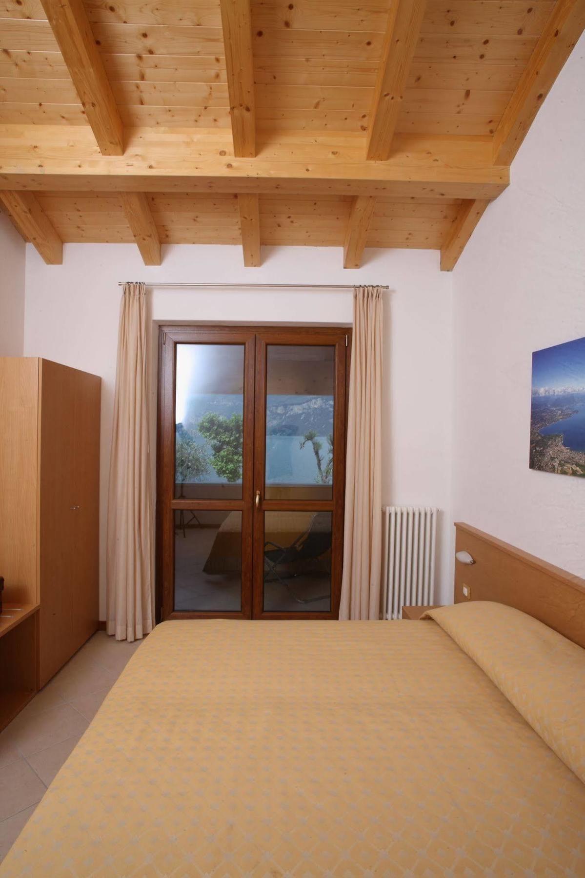 June Stay Lake Garda Brenzone sul Garda Exterior photo