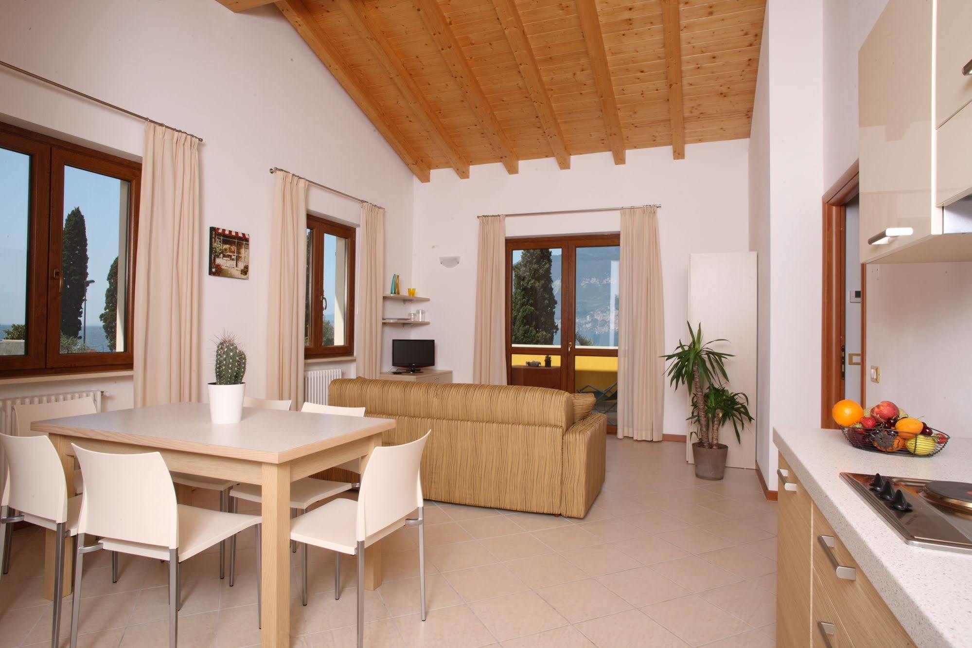 June Stay Lake Garda Brenzone sul Garda Exterior photo