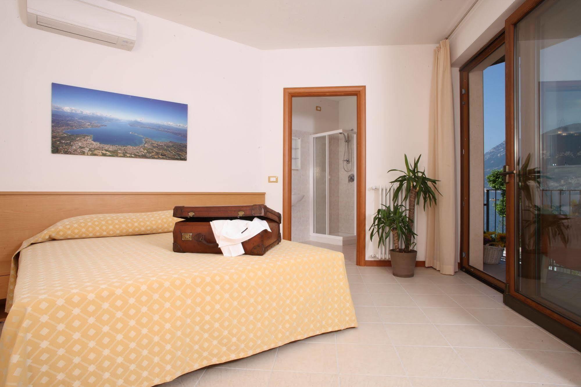 June Stay Lake Garda Brenzone sul Garda Exterior photo