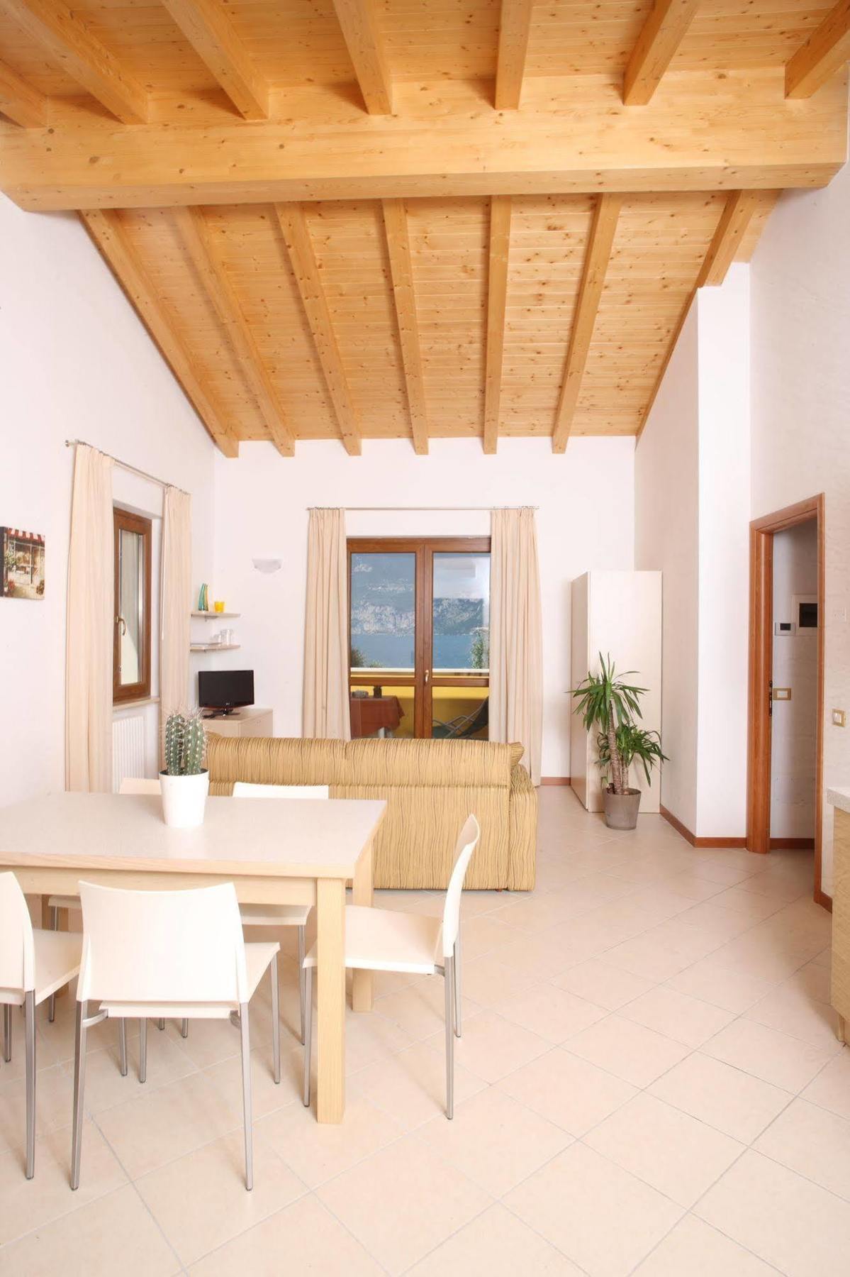June Stay Lake Garda Brenzone sul Garda Exterior photo