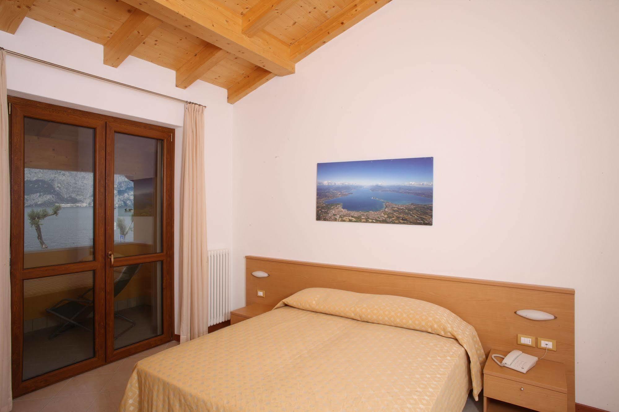 June Stay Lake Garda Brenzone sul Garda Exterior photo