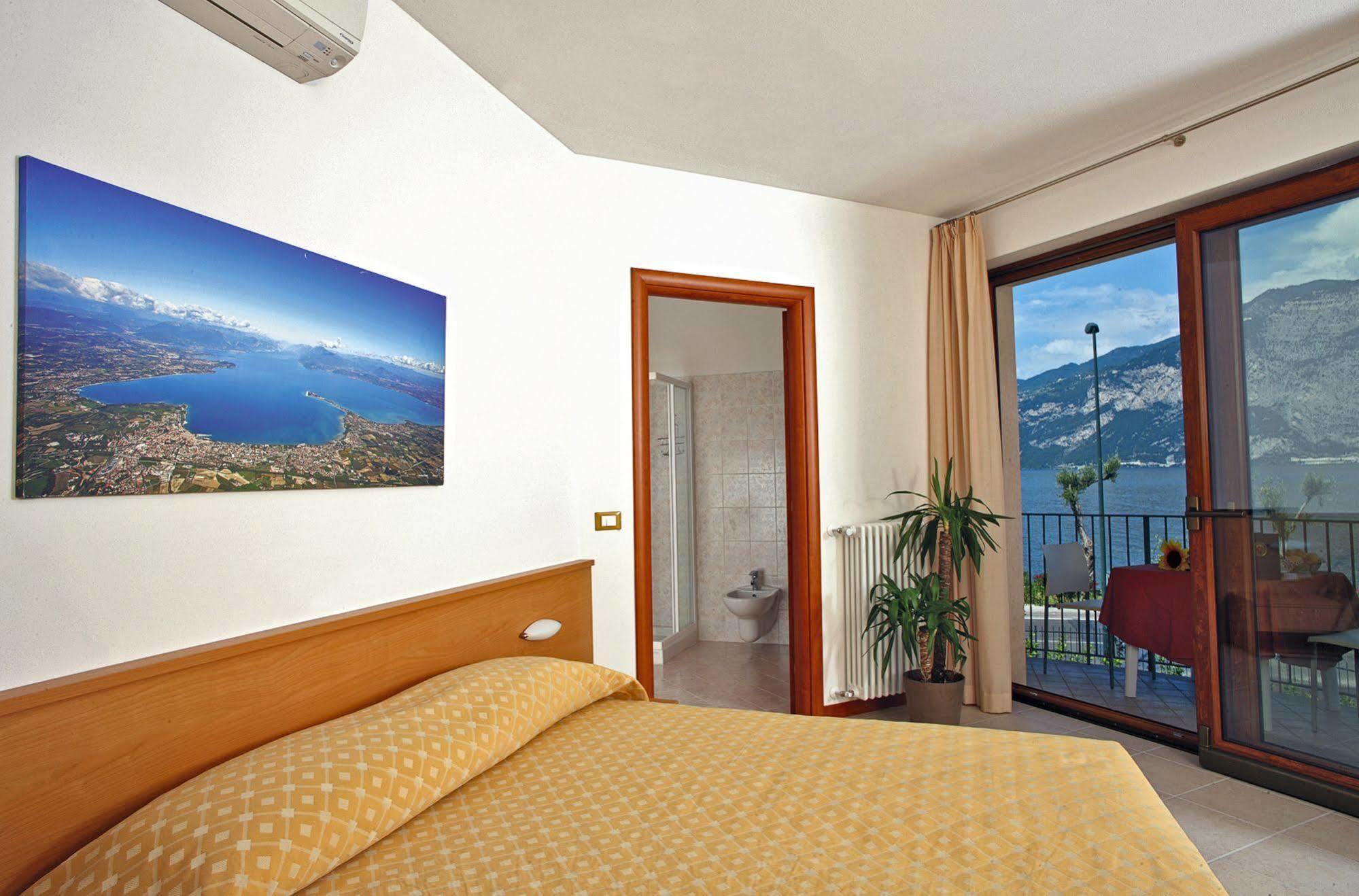 June Stay Lake Garda Brenzone sul Garda Exterior photo