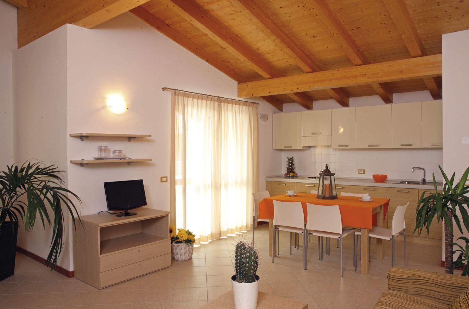 June Stay Lake Garda Brenzone sul Garda Exterior photo