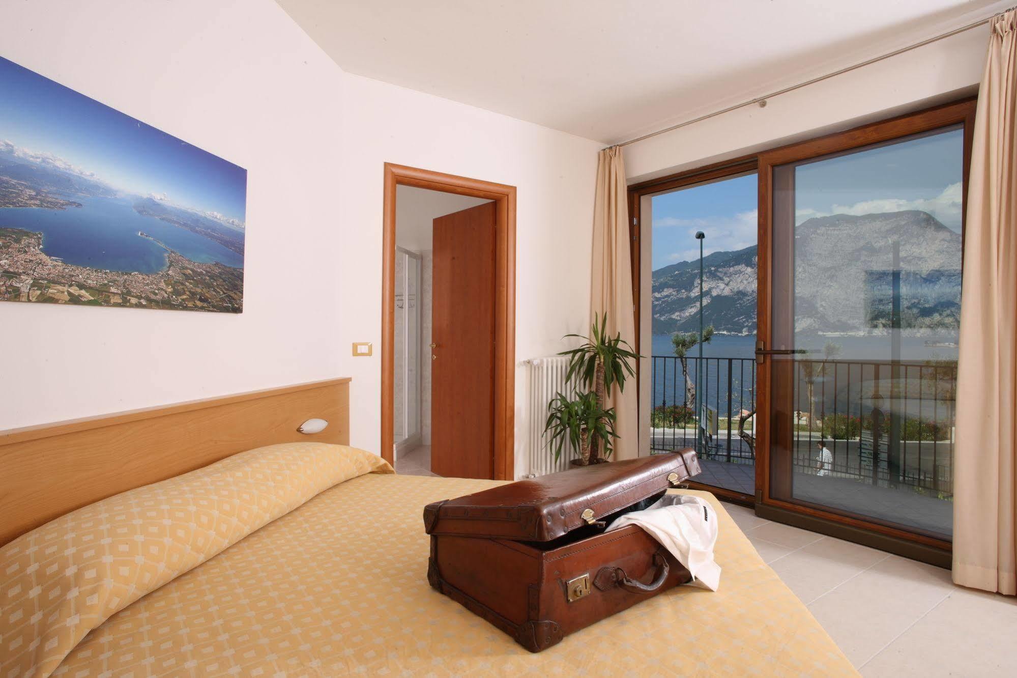 June Stay Lake Garda Brenzone sul Garda Exterior photo